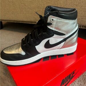 Air Jordan 1 silver Toe